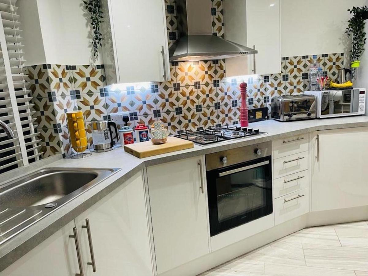 Bagshot Pennyhill Camberley Ascot Luxury 2 Beds 1 Bath Sleeps 4 Pets Ok Permit Parkingアパートメント エクステリア 写真
