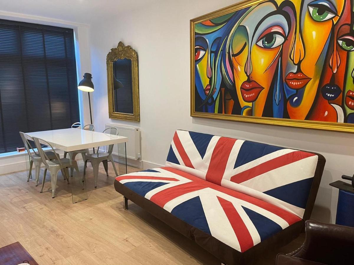 Bagshot Pennyhill Camberley Ascot Luxury 2 Beds 1 Bath Sleeps 4 Pets Ok Permit Parkingアパートメント エクステリア 写真